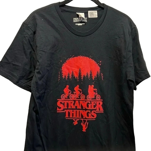 Official Netflix Stranger Things men’s small Bike Ride Upside Down T-Shirt - Picture 6 of 6